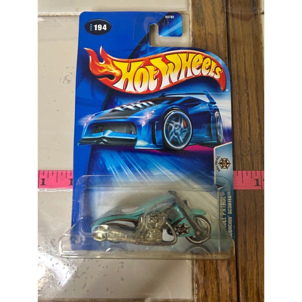 Hot Wheels 2004 Planet Hot Wheels Roll‎ Patrol Chopper Scooter Motorcycle 194